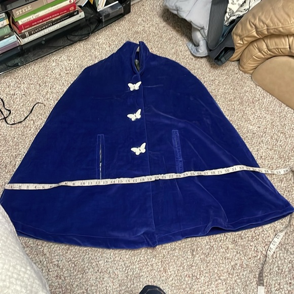 Vintage 70s velvet butterfly button cape - Picture 5 of 10